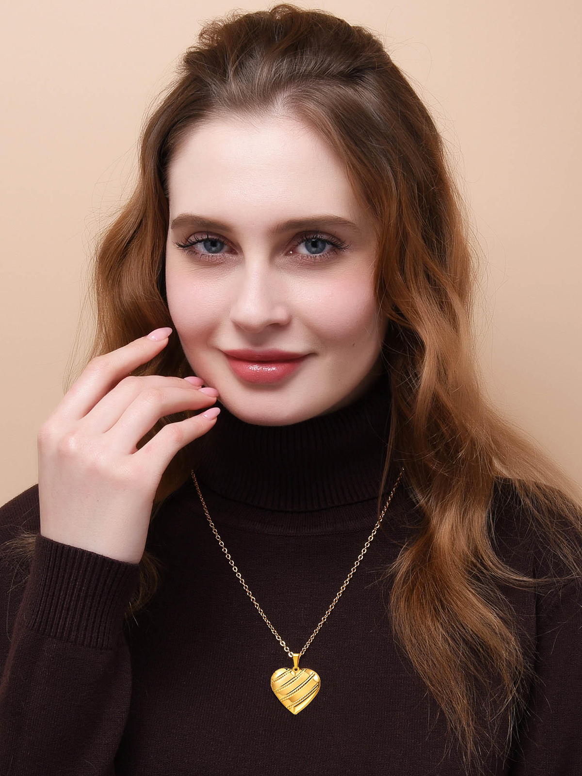 Photo Locket Pendant Heart Stripe Necklace in 14K Gold Plated