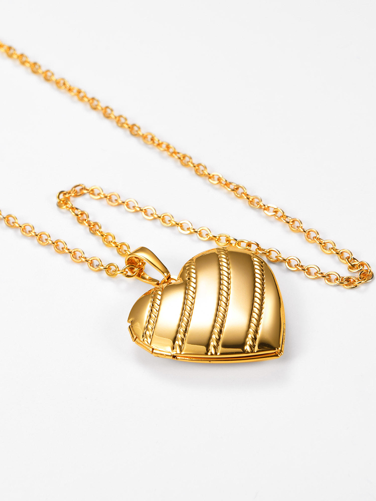 Photo Locket Pendant Heart Stripe Necklace in 14K Gold Plated