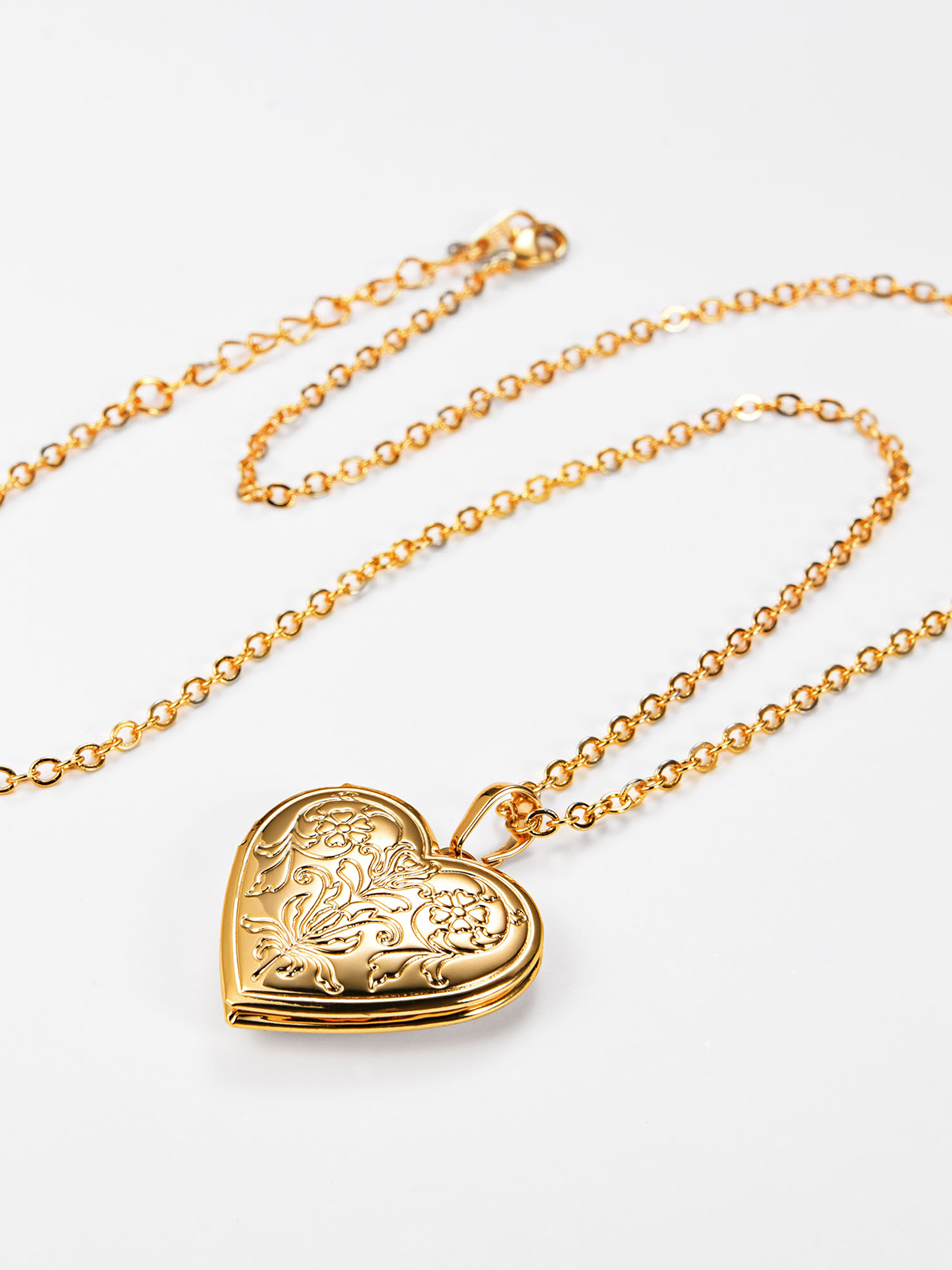Flower Heart Necklace Photo Locket Pendant in 18K Gold