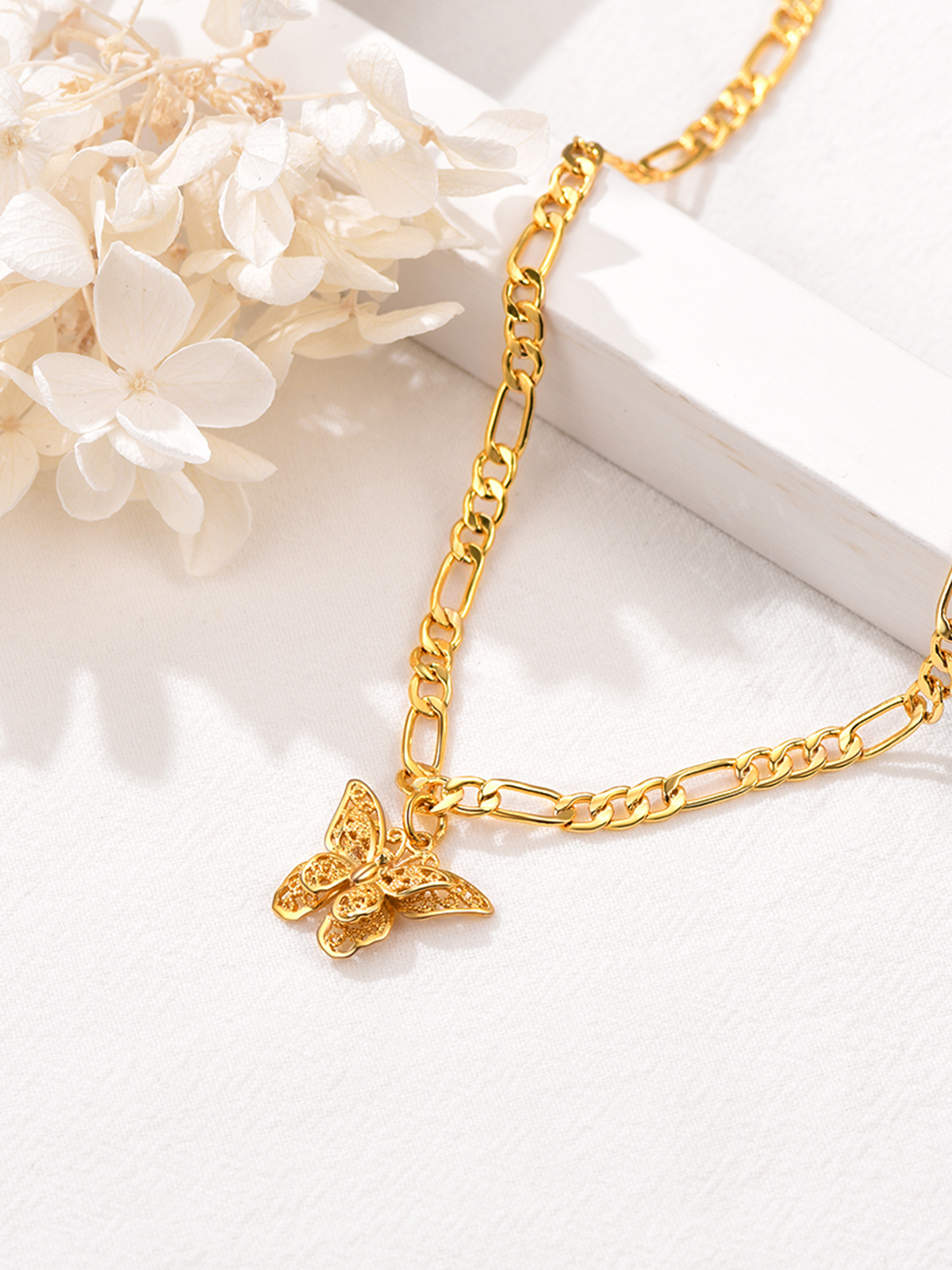 Butterfly Pendant Figaro Chain Necklace in 18K Gold