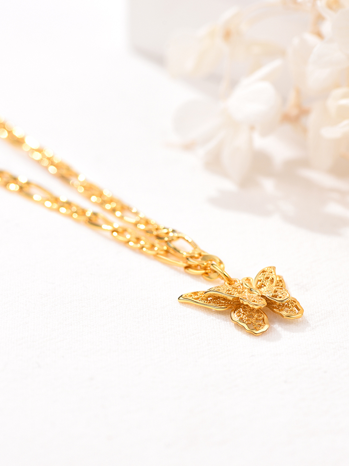 Butterfly Pendant Figaro Chain Necklace in 18K Gold