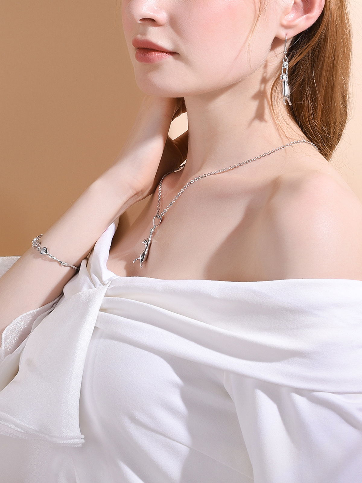Cute Cat Pendant Animal Necklace with Rhinestone in Platinum