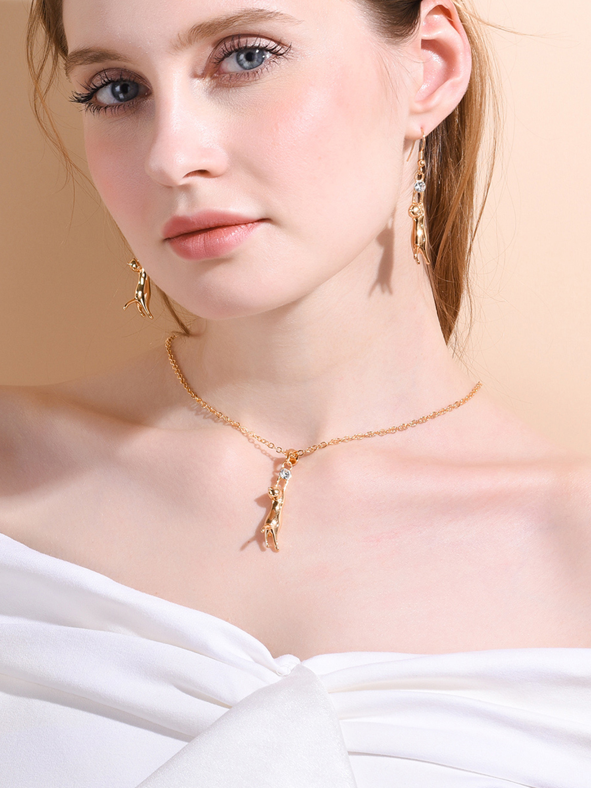 Cute Cat Pendant Animal Necklace with Rhinestone in 18K Gold