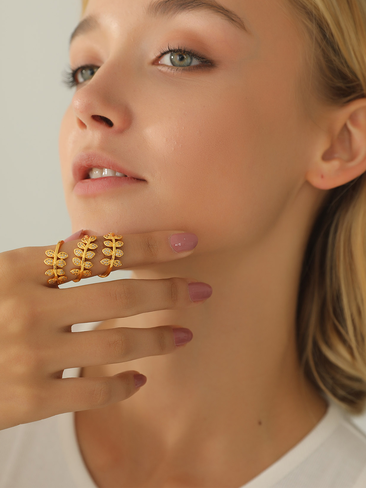 Adjustable Leaf Statement Ring with CZ in 18K Gold
