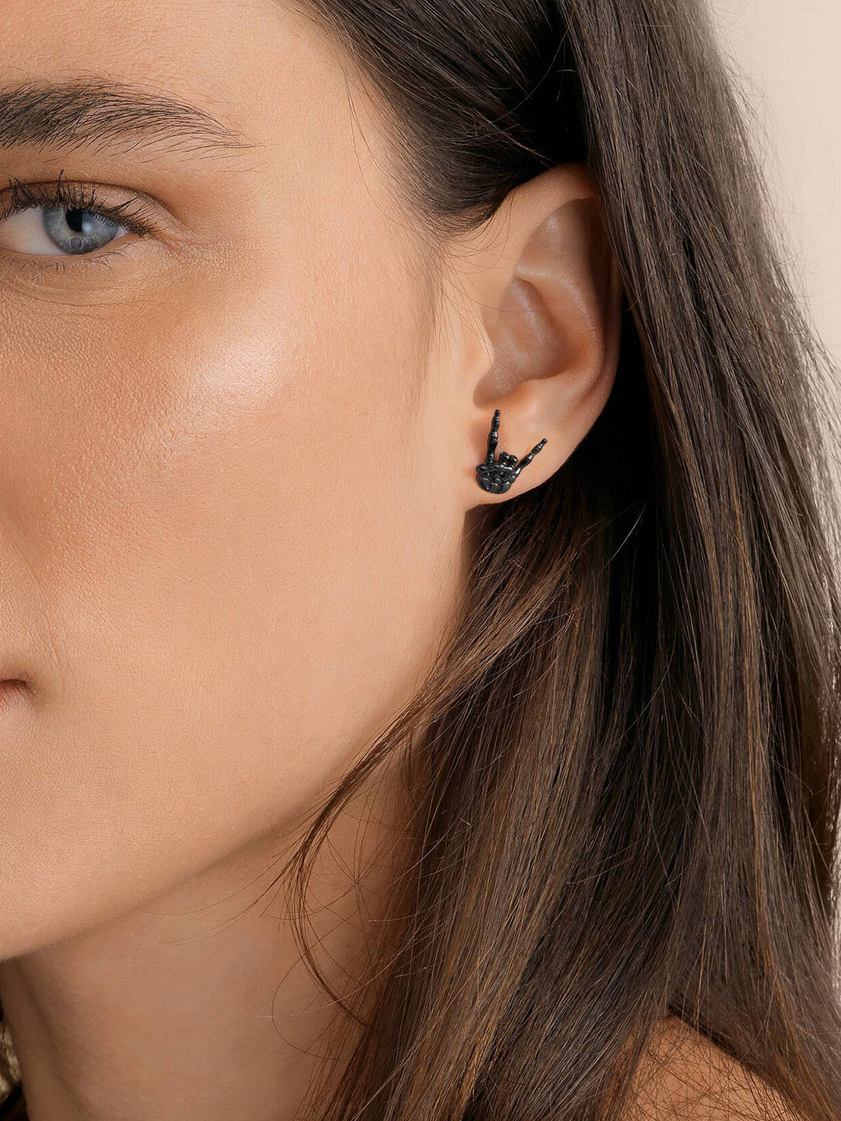 Rock Skull Hand Stud Earrings in Black Plated