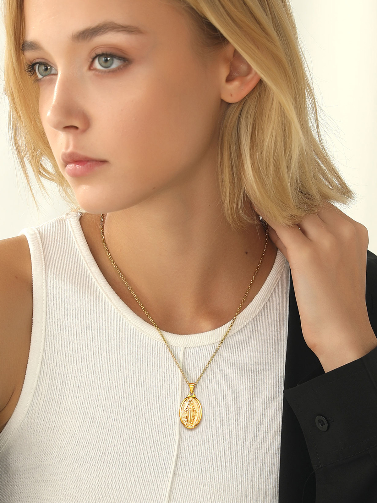 Oval Miraculous Medal Necklace Virgin Mary Pendant in 18K Gold