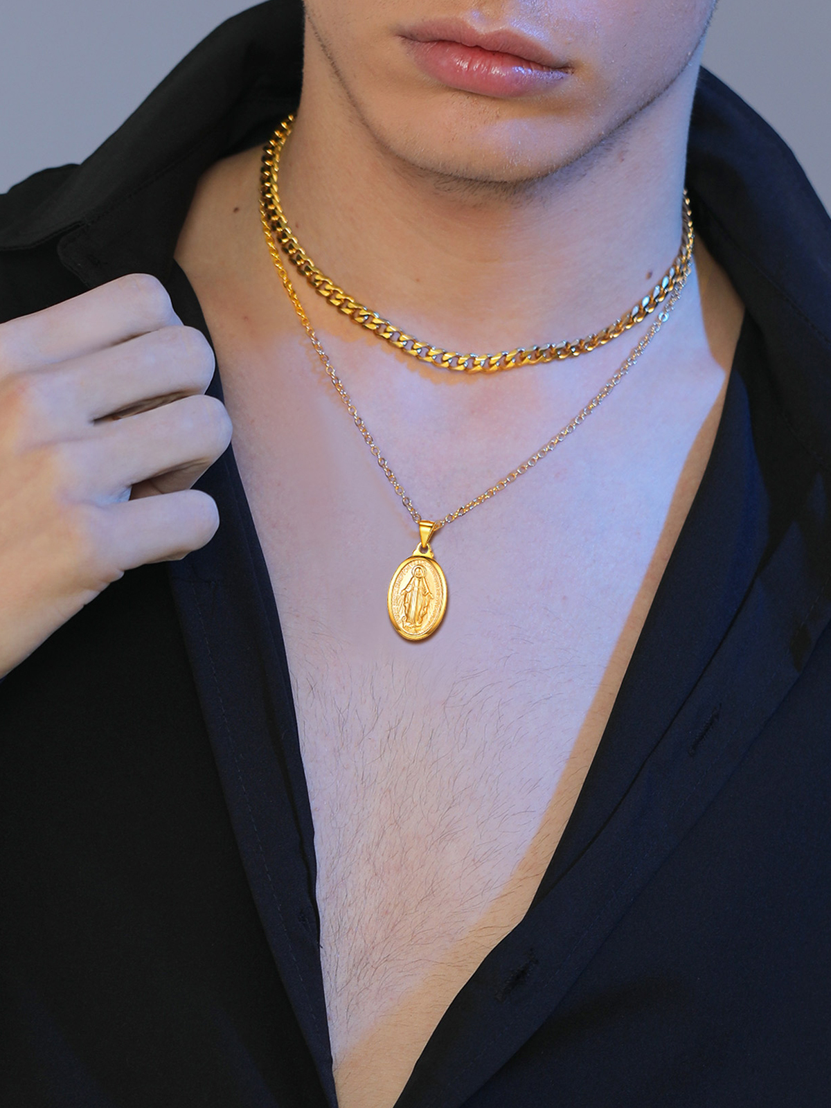 Oval Miraculous Medal Necklace Virgin Mary Pendant in 18K Gold