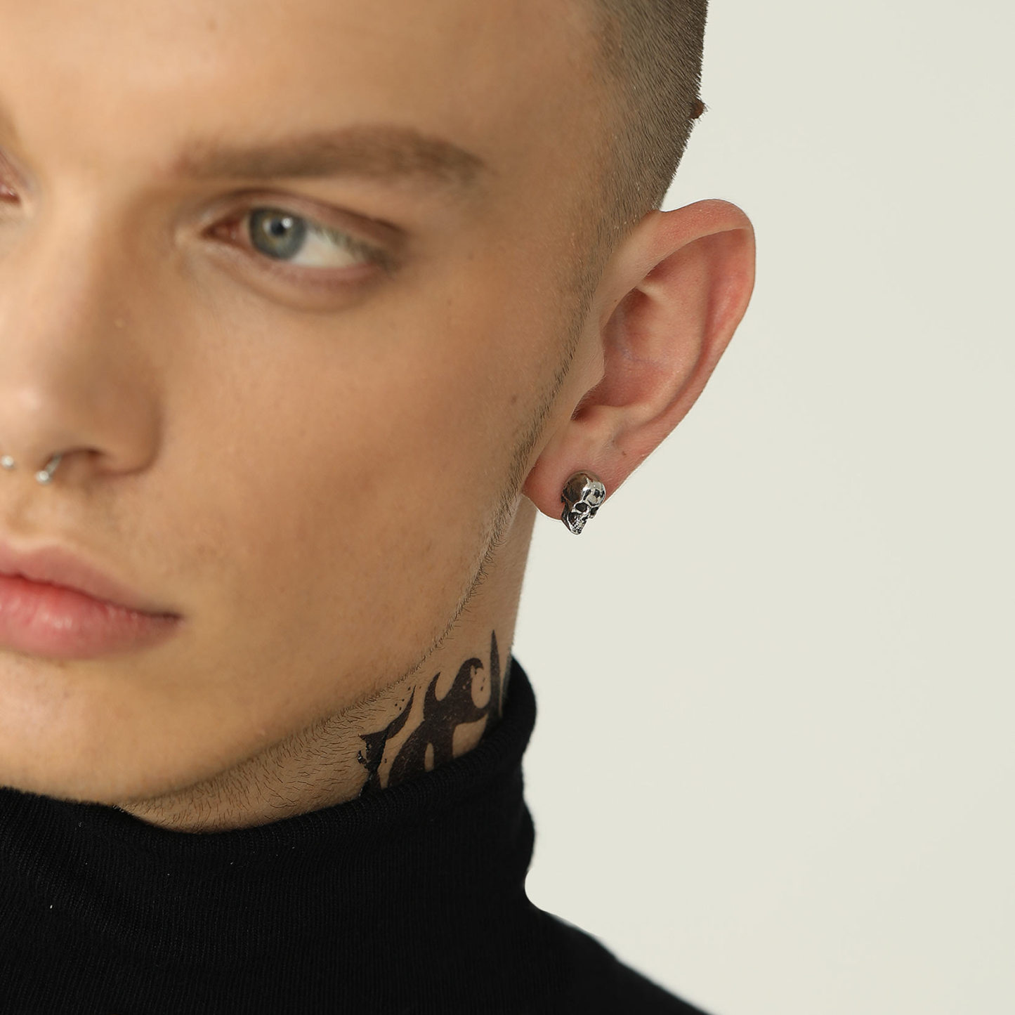 Skull Stud Earrings for Men-01