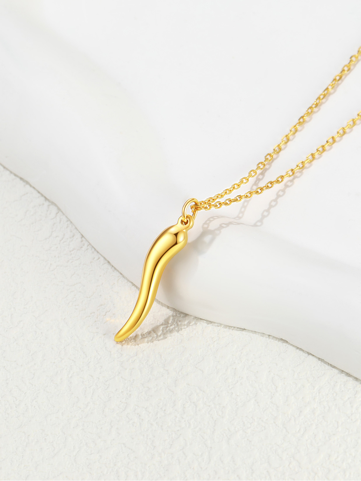 Cornicello Necklace Italian Horn Pendant in 18K Gold
