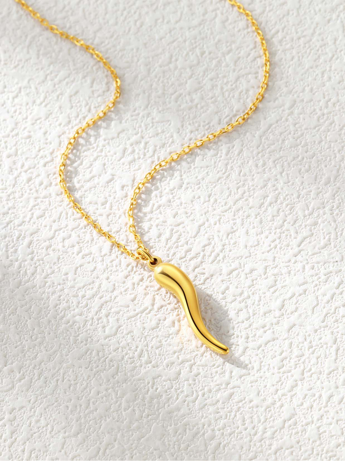 Cornicello Necklace Italian Horn Pendant in 18K Gold