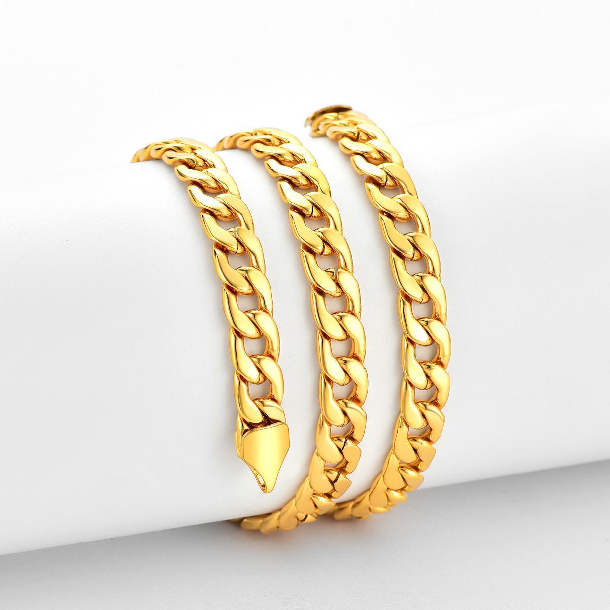 7mm Thick Cuban Chain Necklace Curb Chain Hip Hop Jewelry in 18K Gold Plated