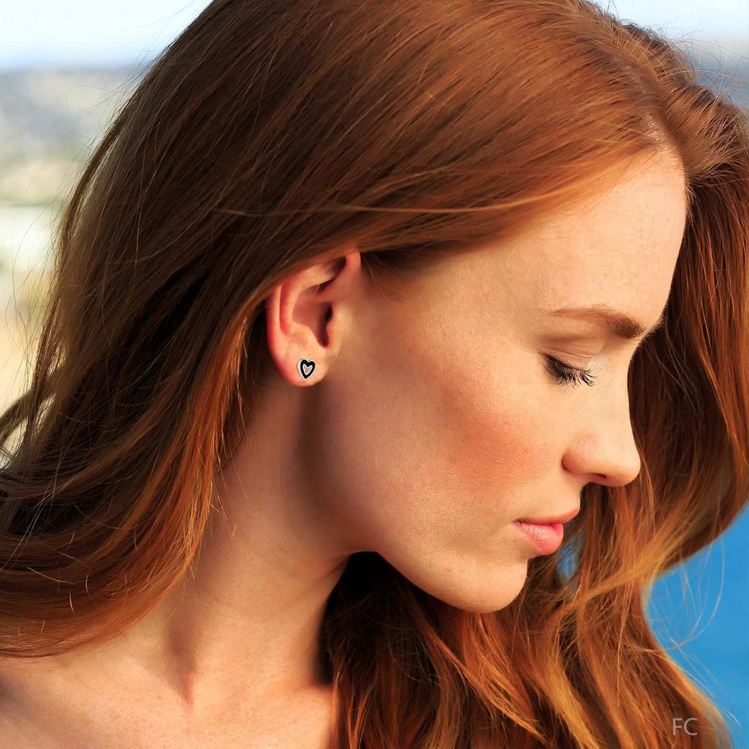 Cool Black Heart Tiny Studs Earrings