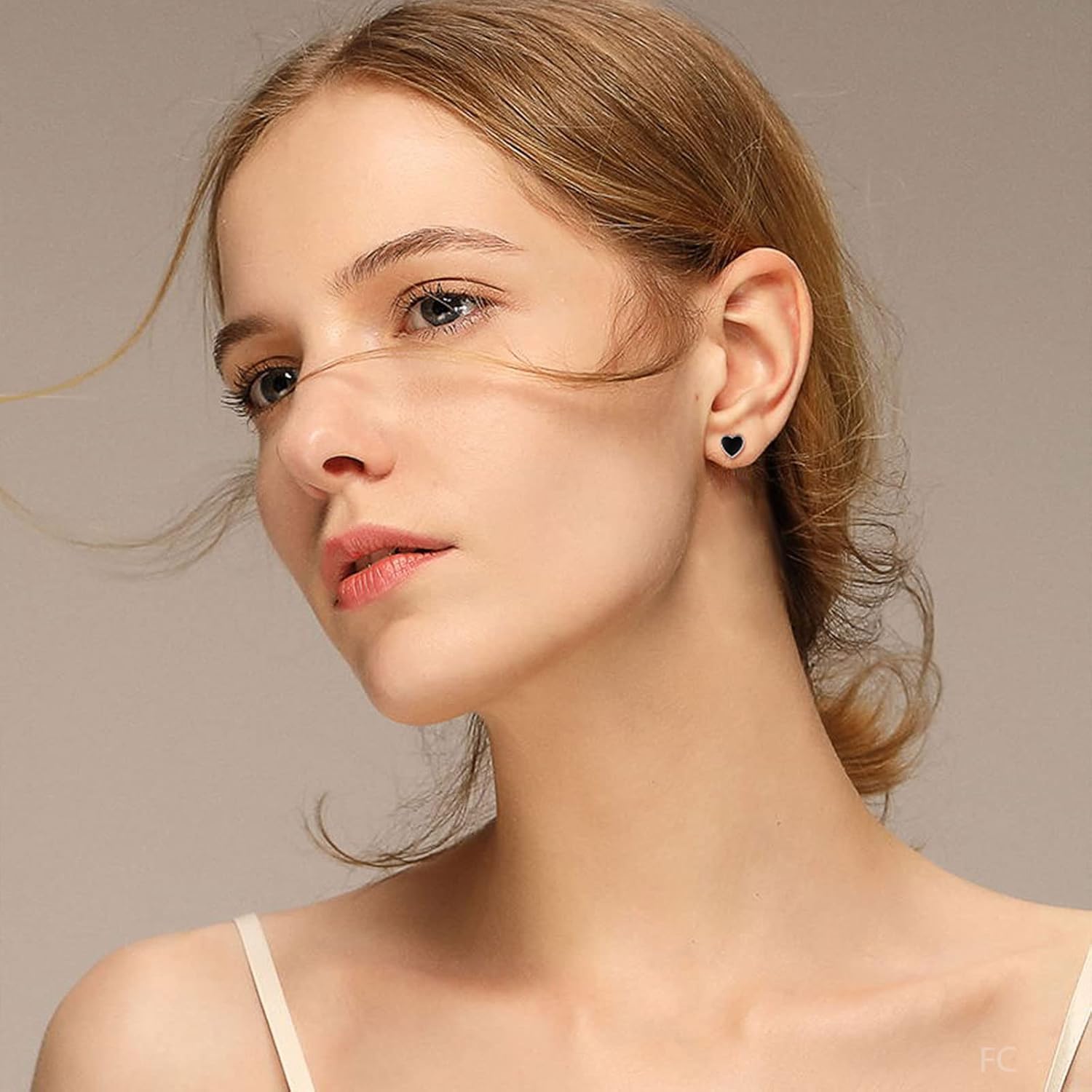 Cute Black Heart Tiny Studs Earrings