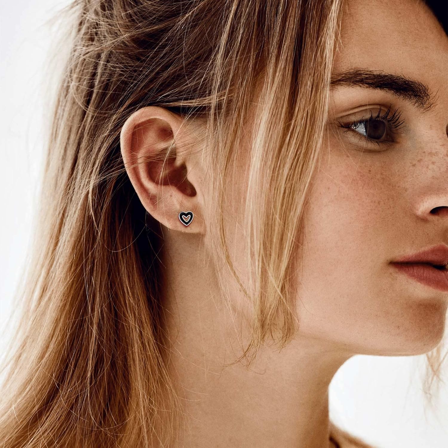 Cool Black Heart Tiny Studs Earrings