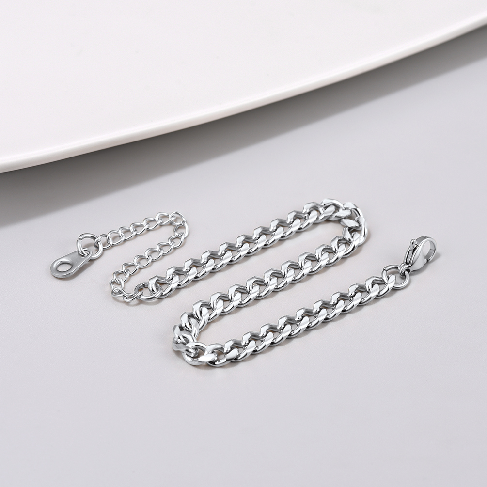 Adjustable cuban bracelet length display