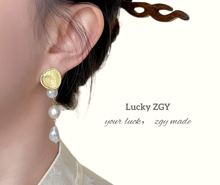 Pearl metal light luxury stud earrings