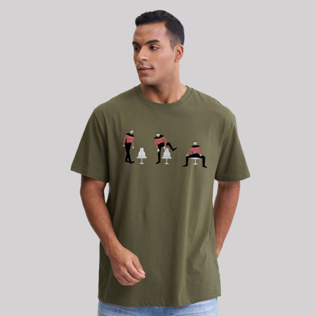 Riker Sitting Lightweight Geek T-Shirt