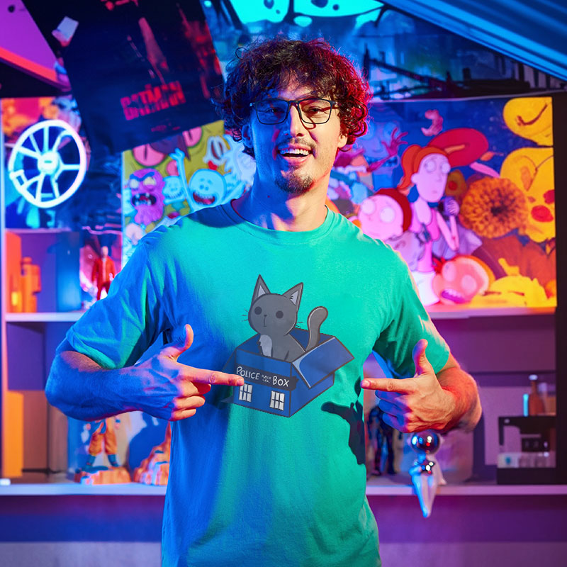 Cat In a Blue Box Geek T-Shirt