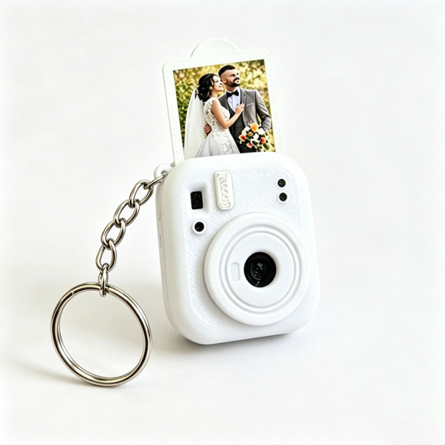 Customizable 3D-Printed Camera Photos Keychains