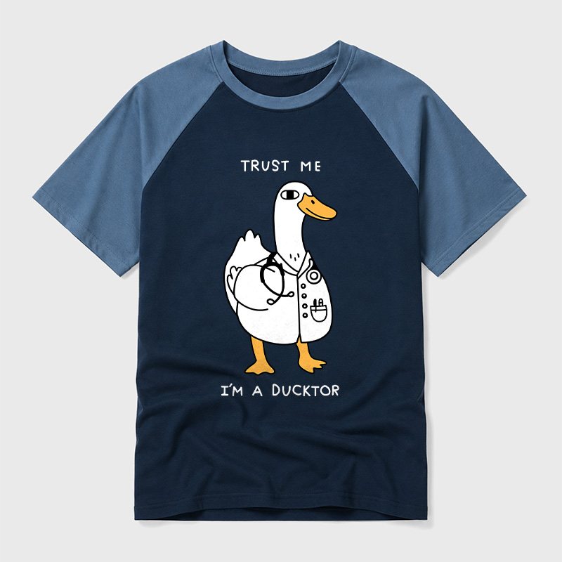 Trust Me I'm a Ducktor Geek Retro Raglan T-Shirt