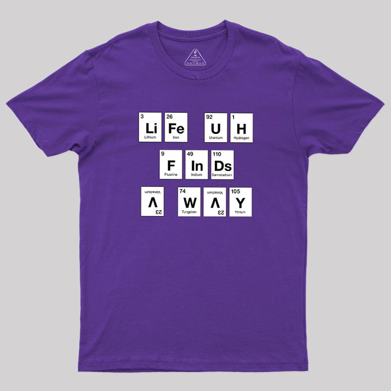 Life Finds a Way Geek T-Shirt