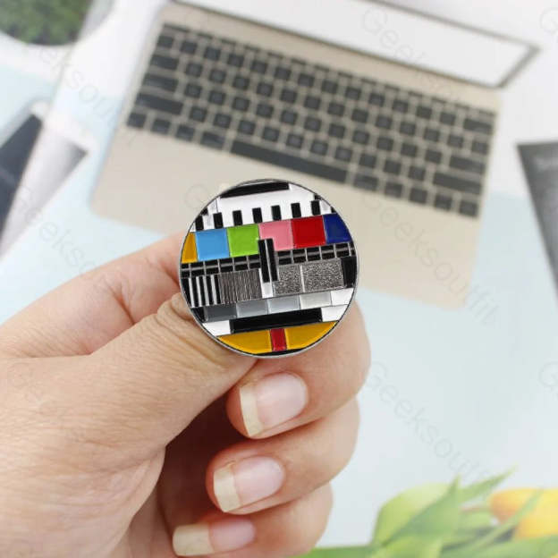 Classic Vintage TV Brooch No Signal Rainbow Colored TV Screen Shape Pins - Geeksoutfit