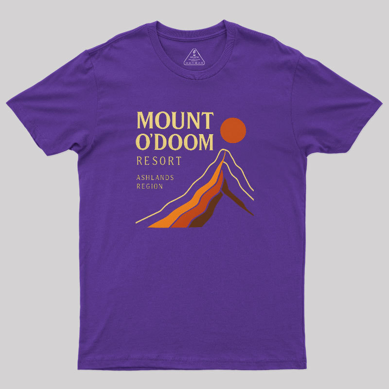 MOUNT?ODOOM?RESORT Geek T-Shirt
