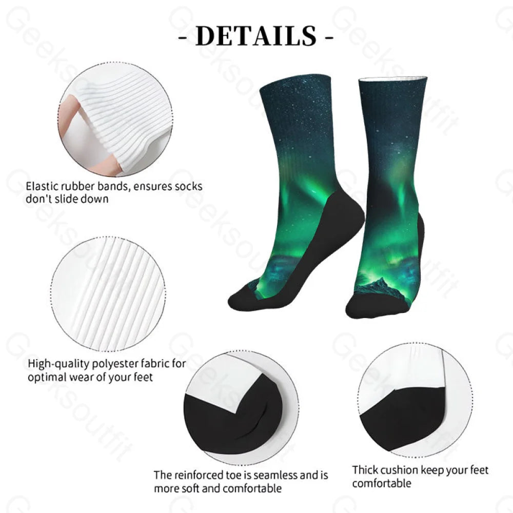 Mysterious Aurora Men’s Socks
