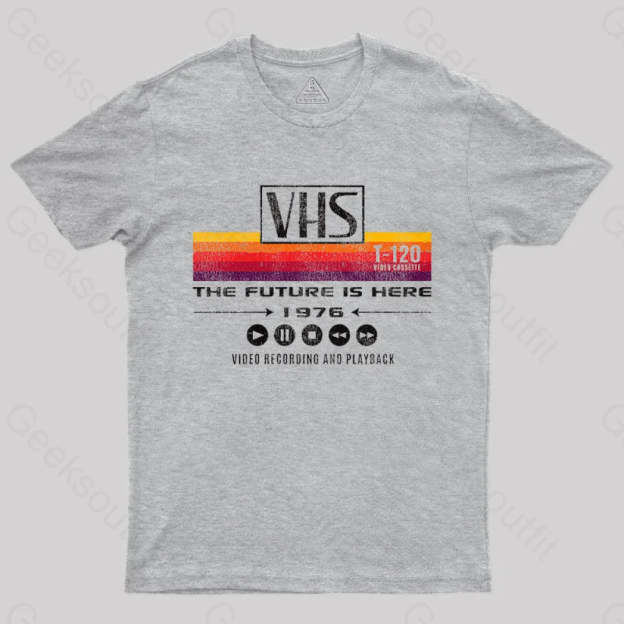 vivision/VIDEO DRIVE Tシャツ、ステッカー、VHSセット Geeksoutfit VHS The Future Is Here 1976 T-Shirt for Sale