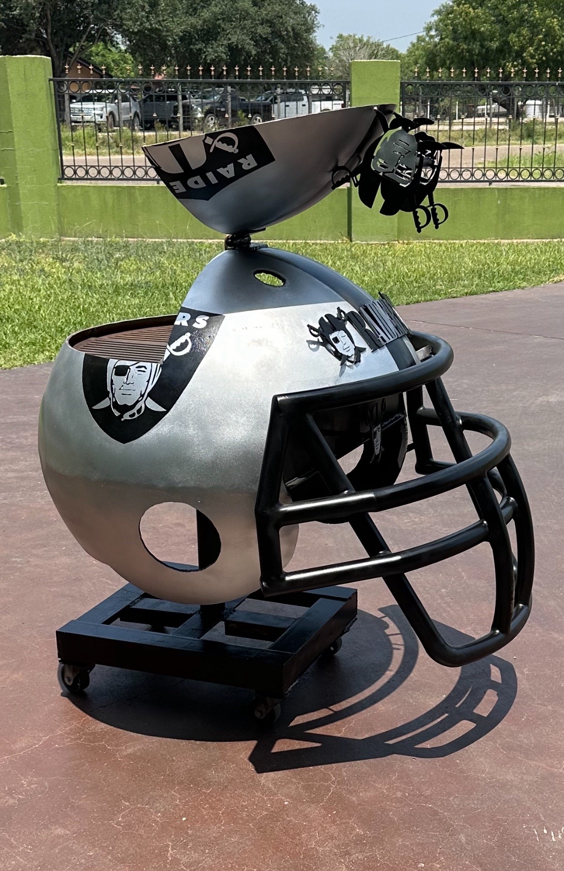 Team Helmet BBQ Grill