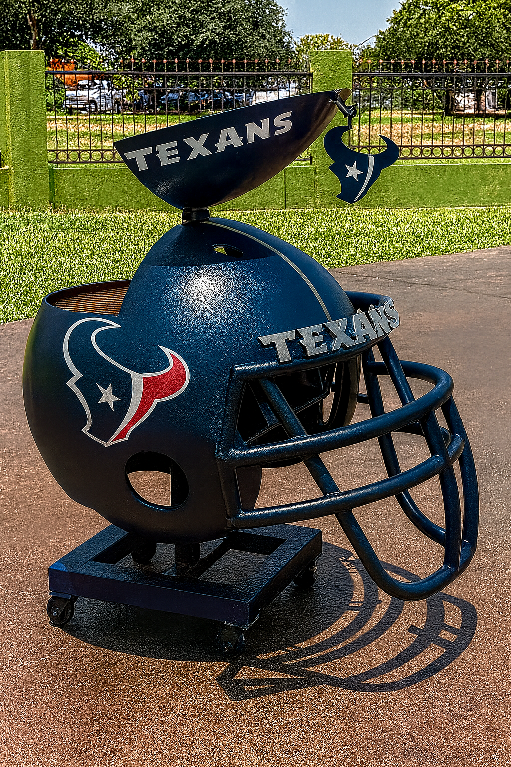Team Helmet BBQ Grill