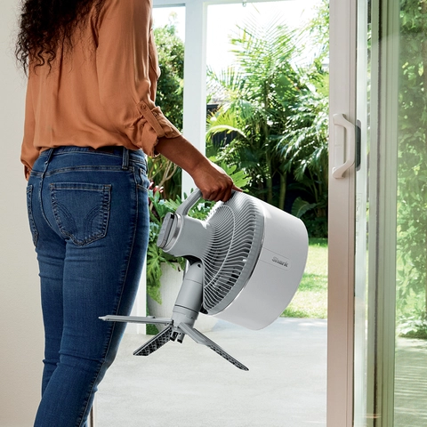 FlexBreeze™ is always ready to go where you go, in either tabletop or pedestal mode.