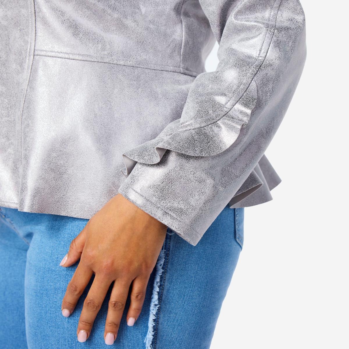 💝𝐐𝐕𝐂 𝐃𝐞𝐚𝐥𝐬 𝐨𝐧 𝐭𝐡𝐞 𝐃𝐚𝐢𝐥𝐲 ✨C Wonder by Christian Siriano Metallic Knit Ruffle Jacket