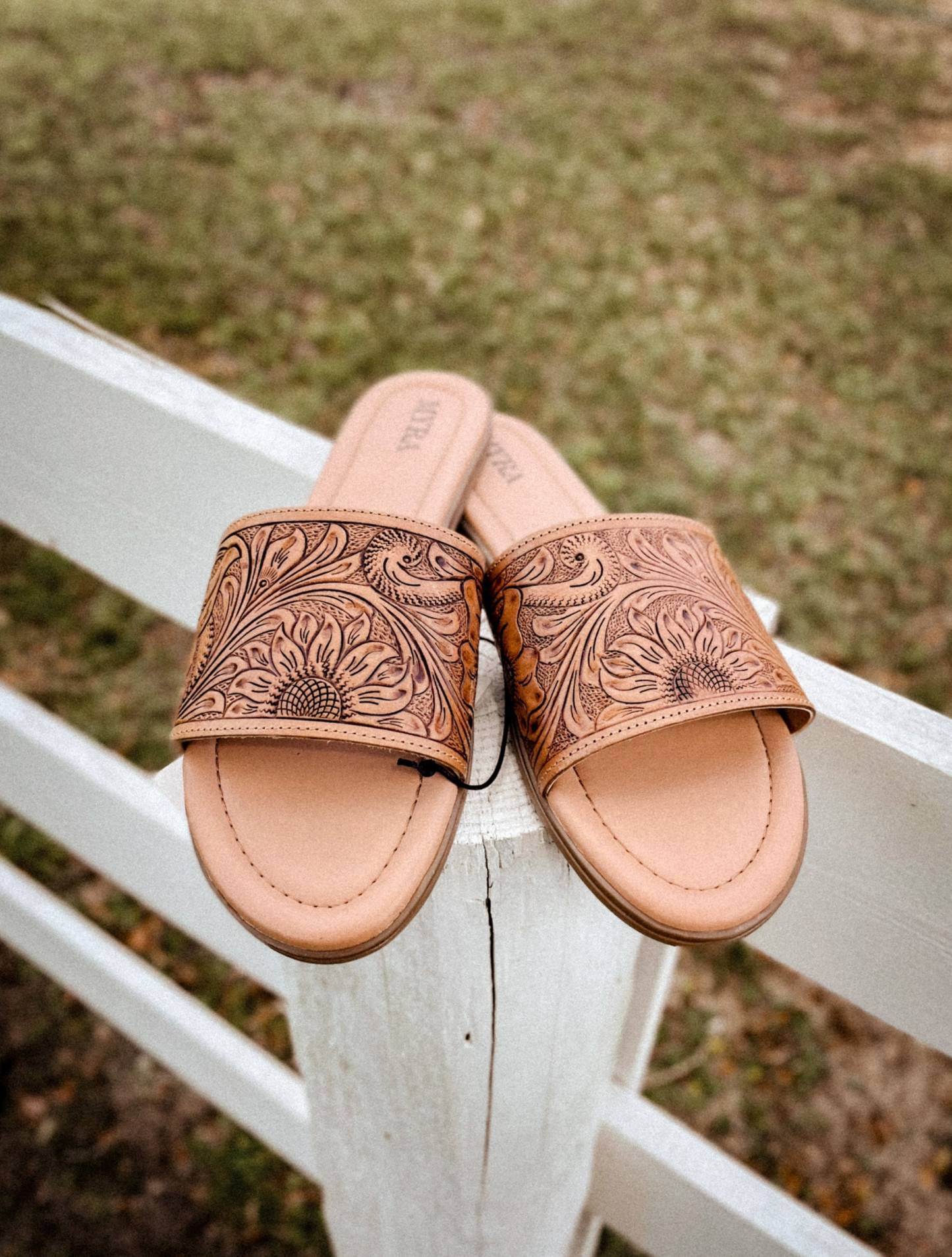 Genuine Leather Tooled Western Sandals Outdoor Flipflops Footwear