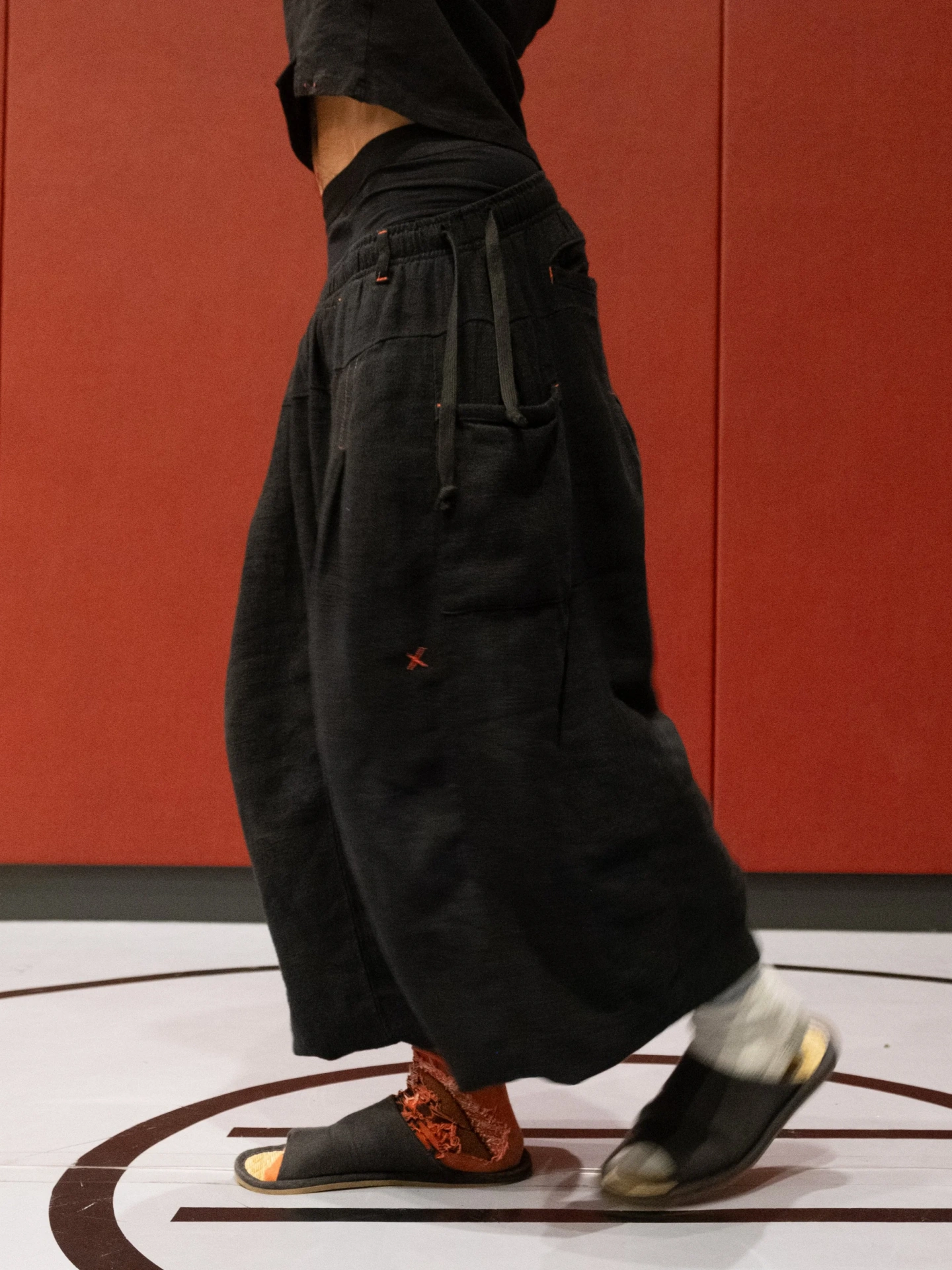 FLAX PLEATED WIDE-LEG PANTS