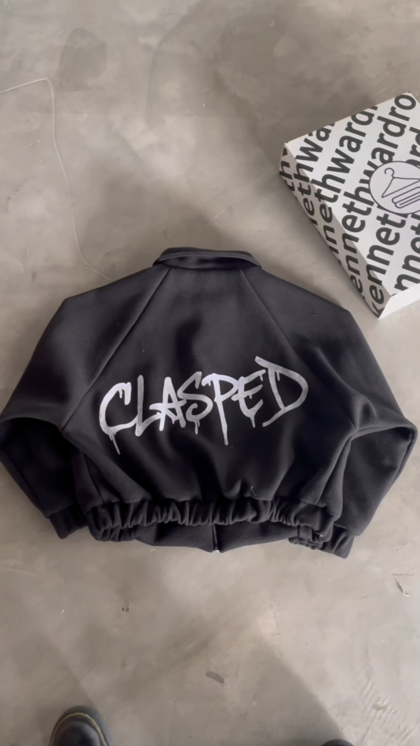 CLASP CROPPED JACKET
