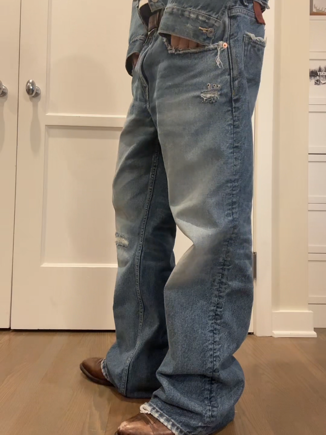 VINTAGE WASHED DISTRESSED DENIM