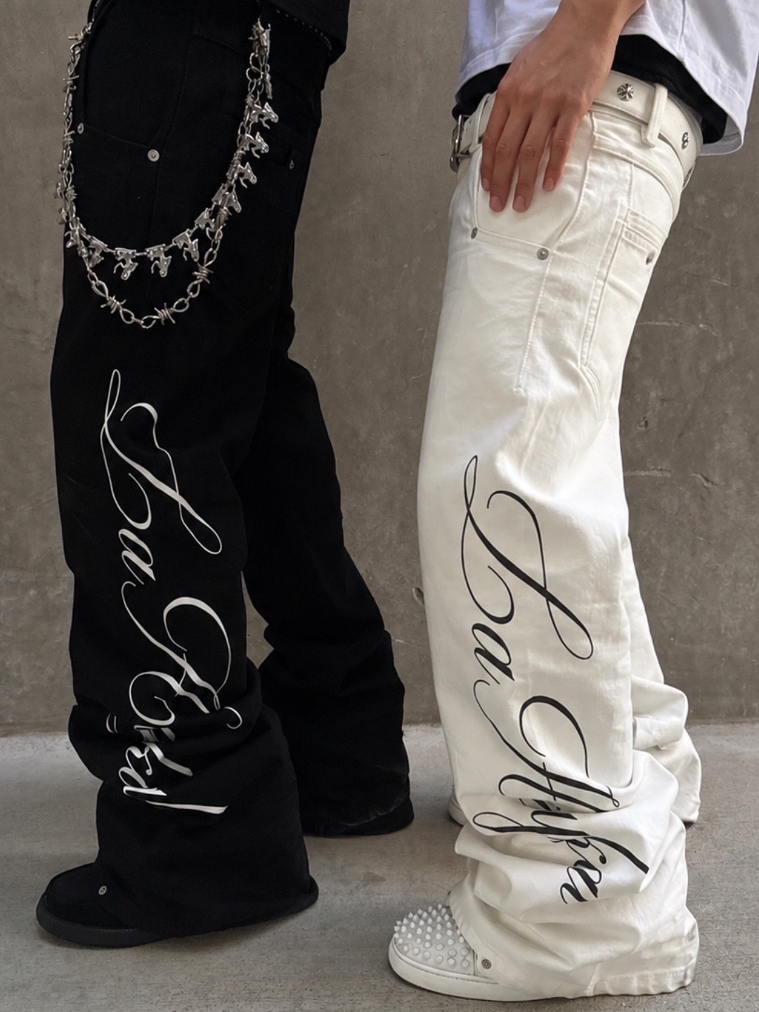 LETTER FLARED JEANS
