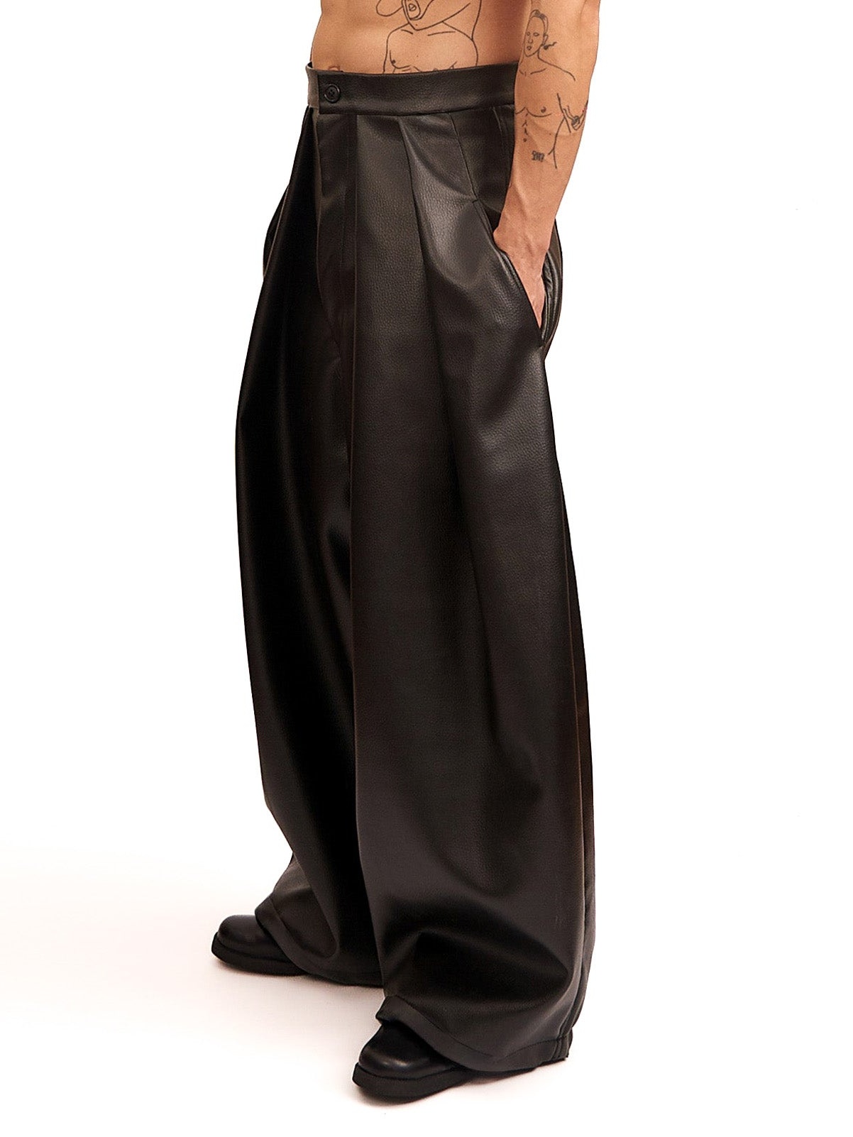 LEATHER PLEATED WIDE PANTS
