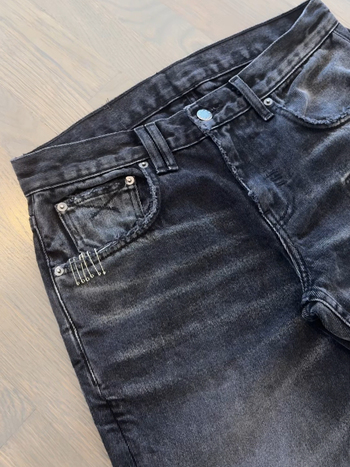 VINTAGE WASHED DISTRESSED DENIM V2