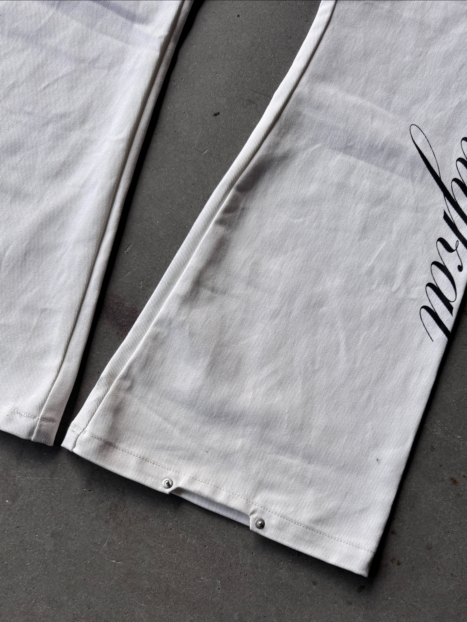 LETTER FLARED JEANS