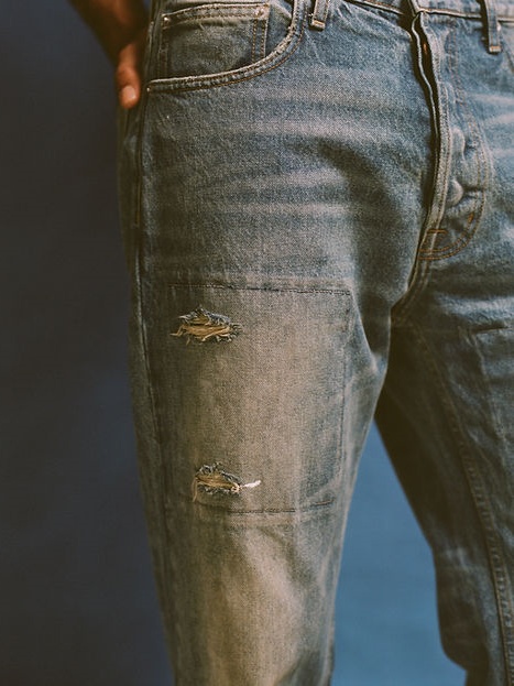 DISTRESSED PATCH JEANS