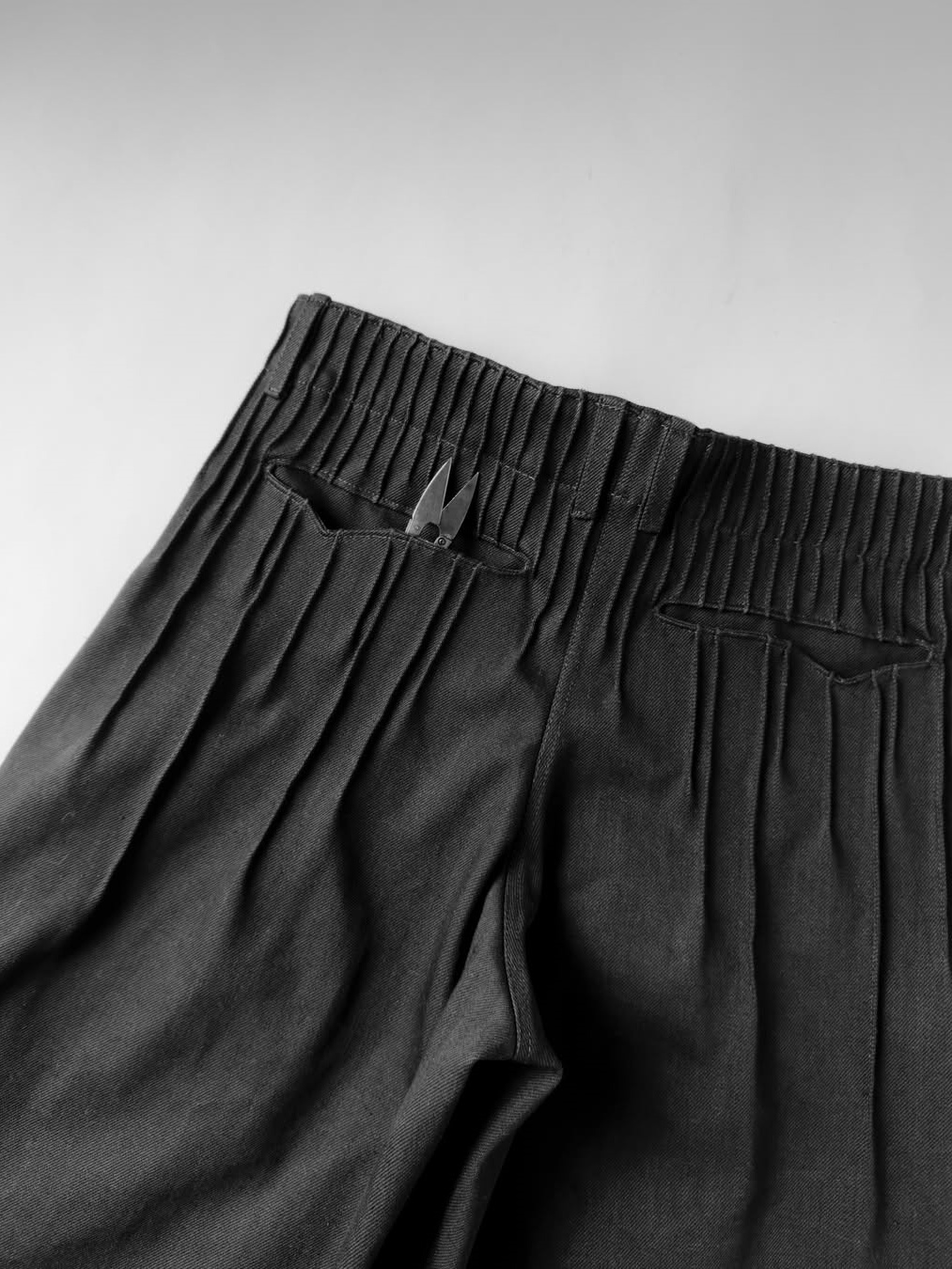 14 OZ PLEATED DENIM