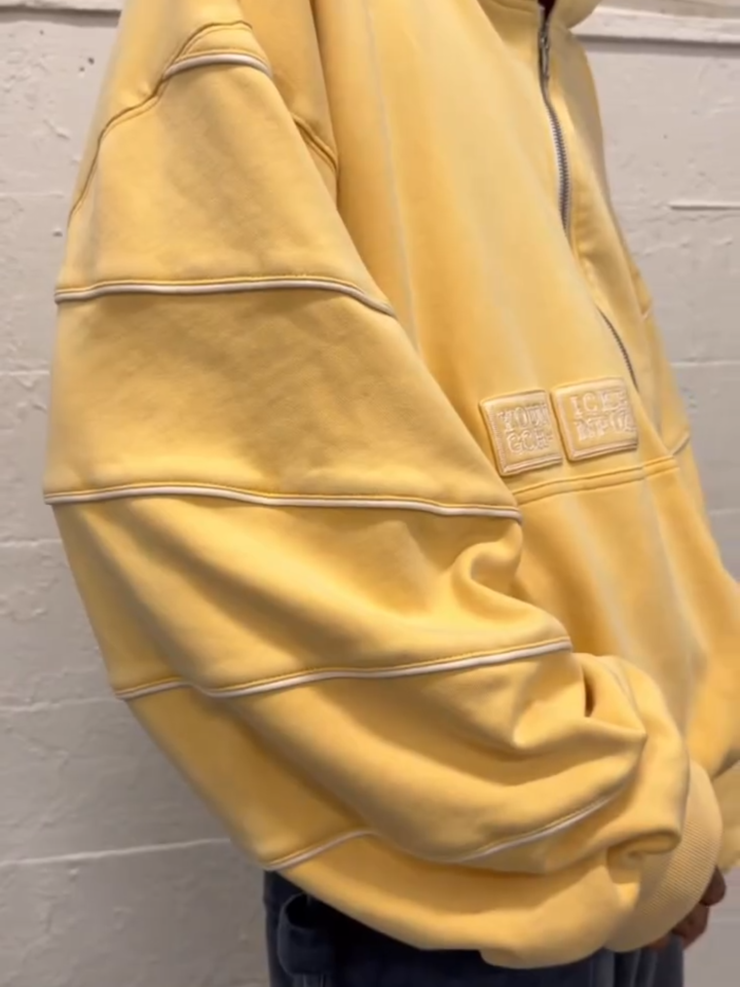 YELLOW WAVY ZIP-UP