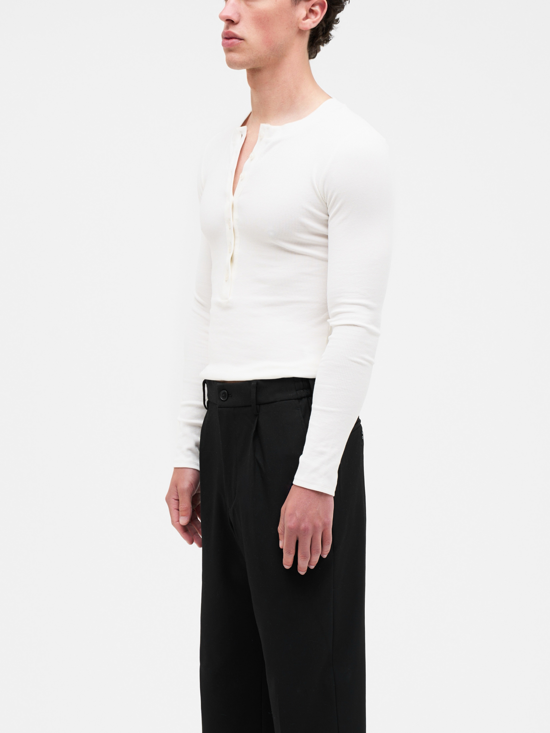BUTTON DOWN HENLEY