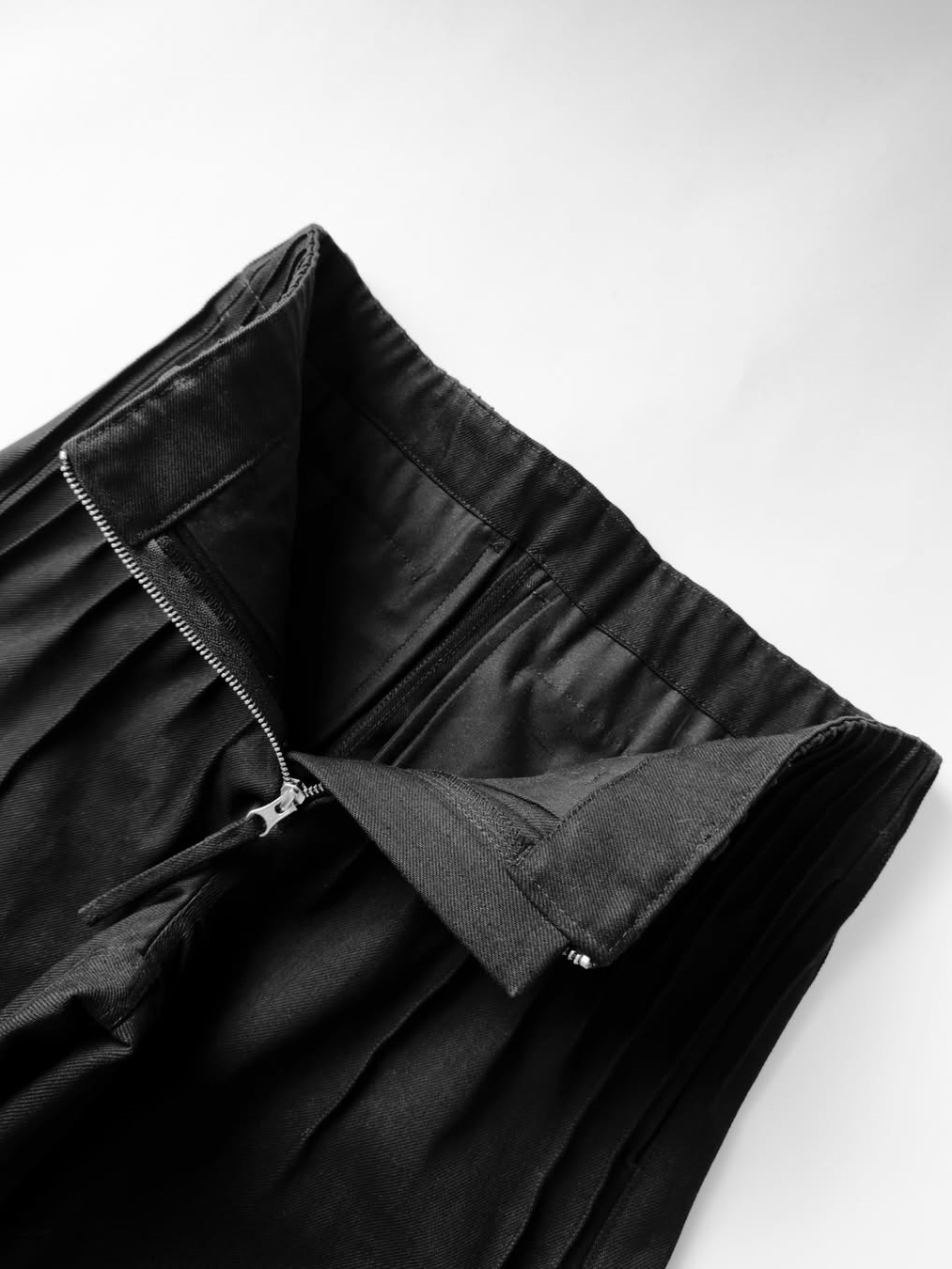 14 OZ PLEATED DENIM