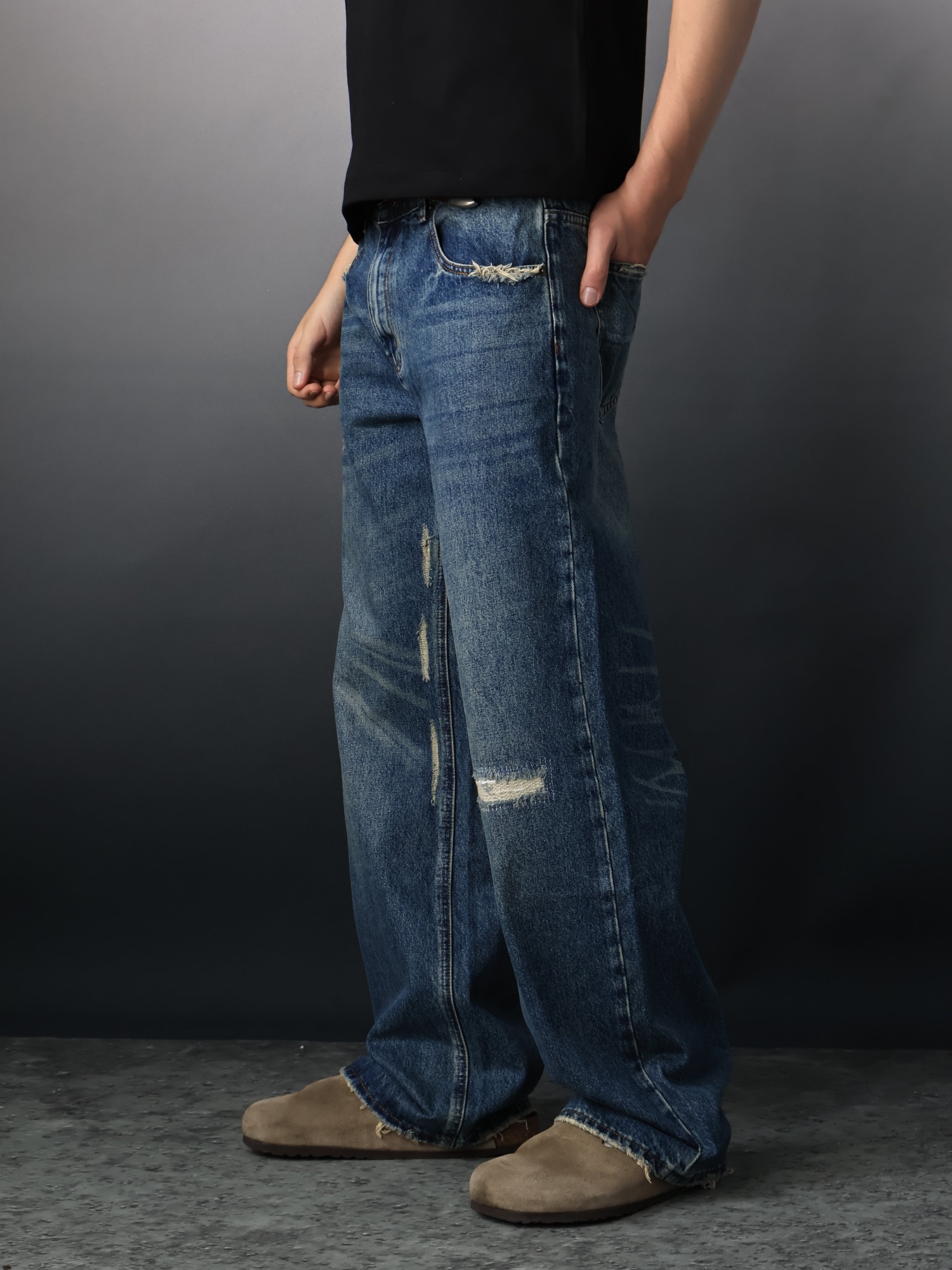 VINTAGE DISTRESSED JEANS