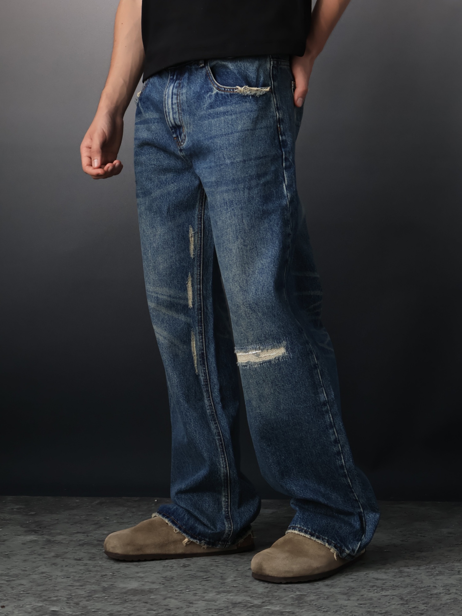 VINTAGE DISTRESSED JEANS