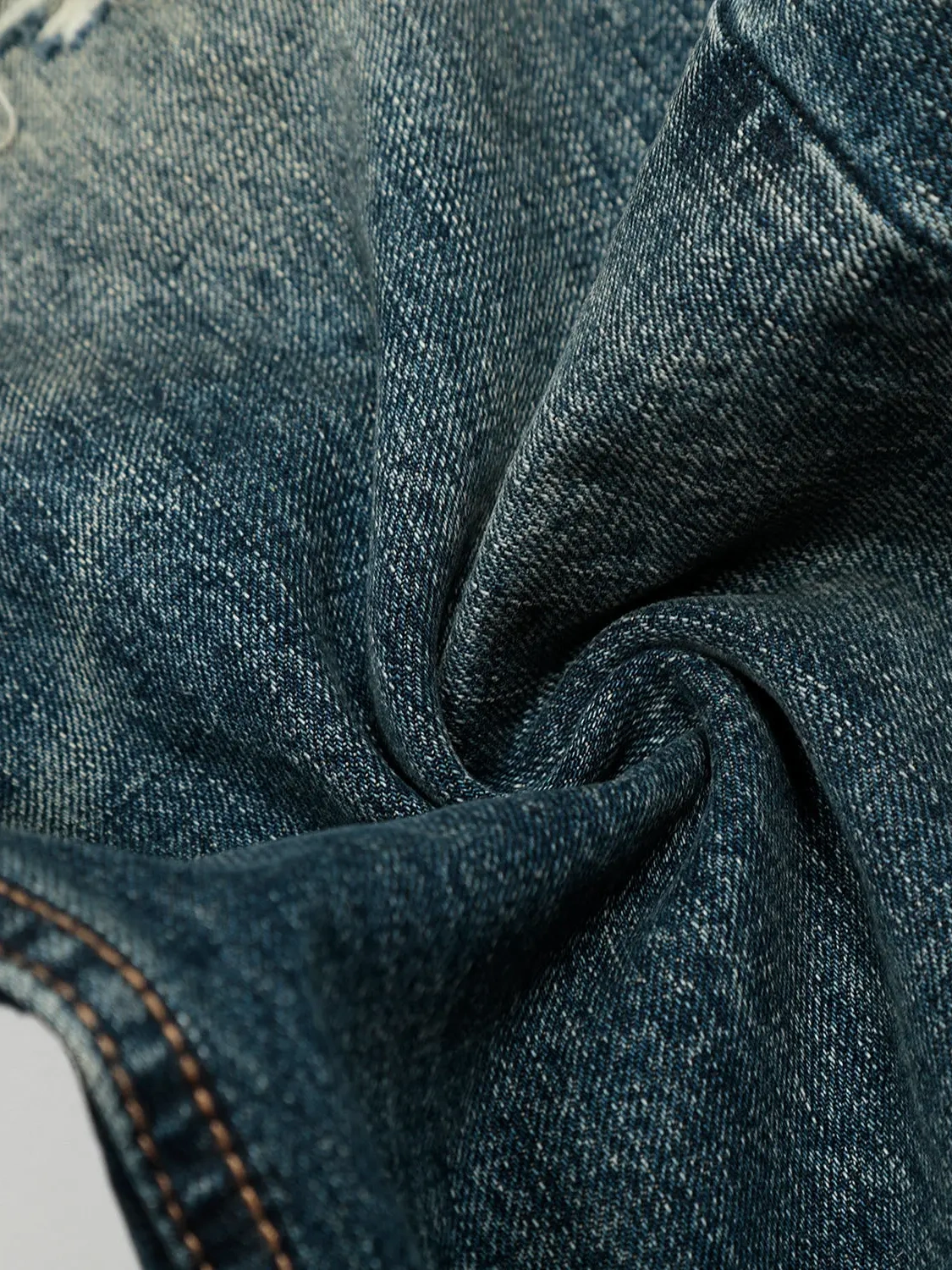 VINTAGE DISTRESSED BAGGY JEANS