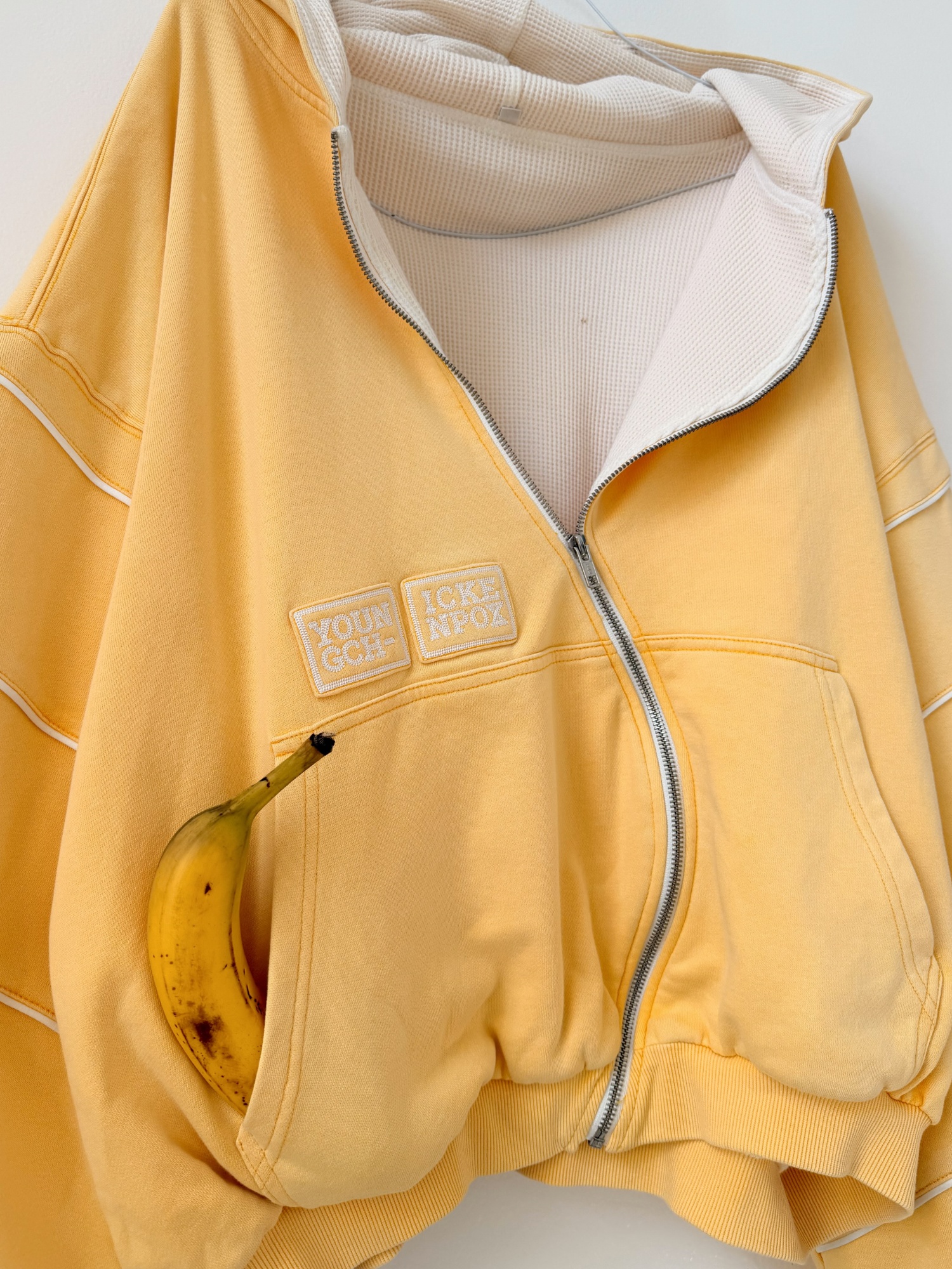 YELLOW WAVY ZIP-UP